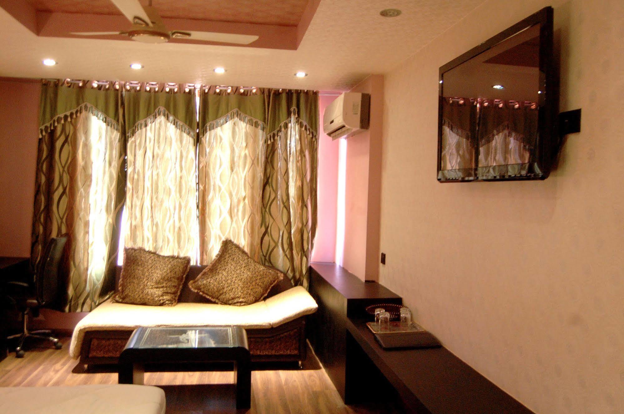 Oaktel Hotel Grand Shiva Near Ganga Ghat Haridvár Kültér fotó